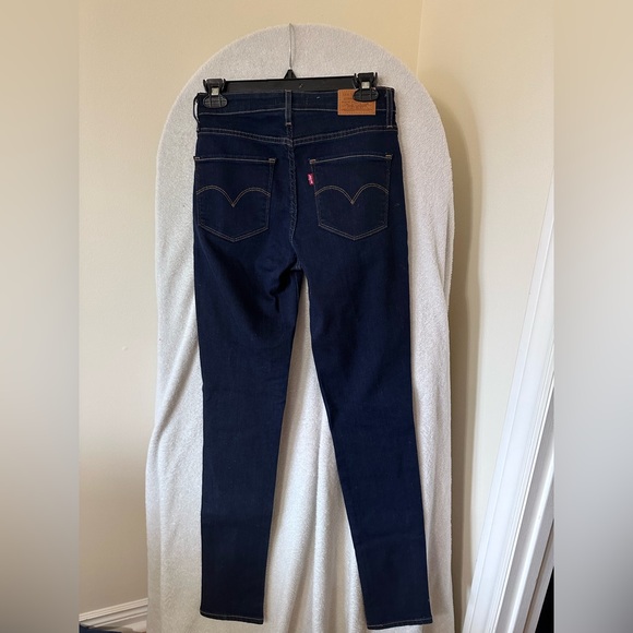 Levi’s High Rise Skinny Jeans - Picture 3 of 3